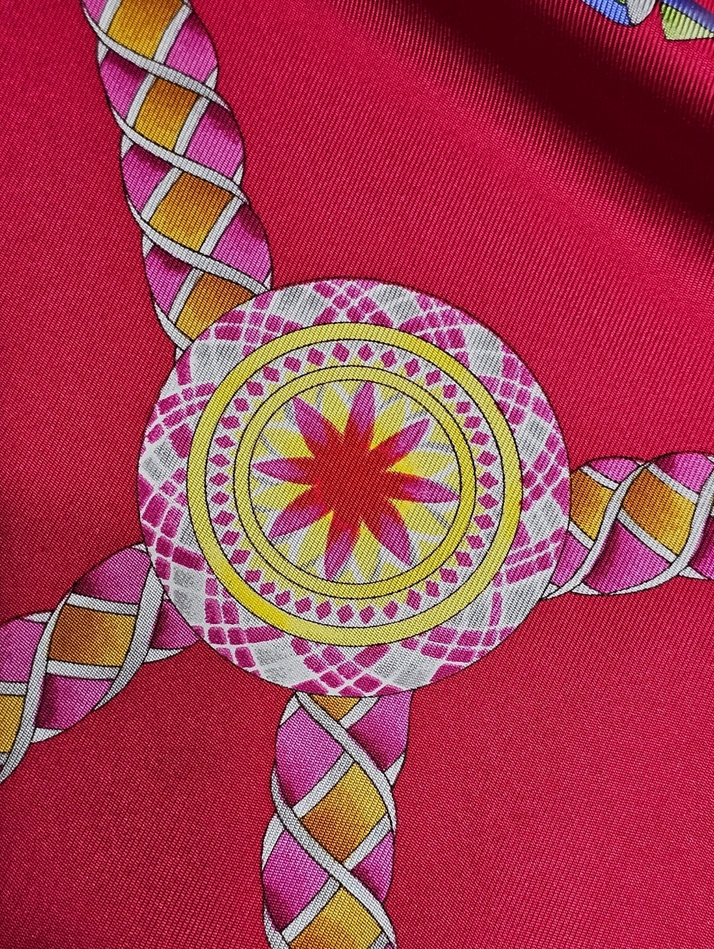 GUCCI SCARF - Picture 5 of 16